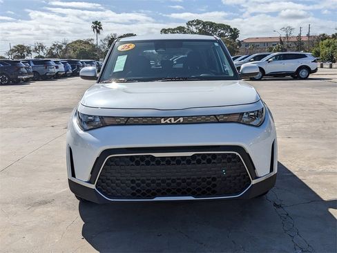 Certified 2025 Kia Soul LX image 4