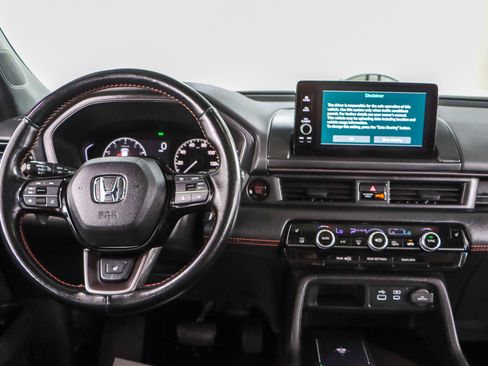 Used 2024 Honda Pilot TrailSport image 17