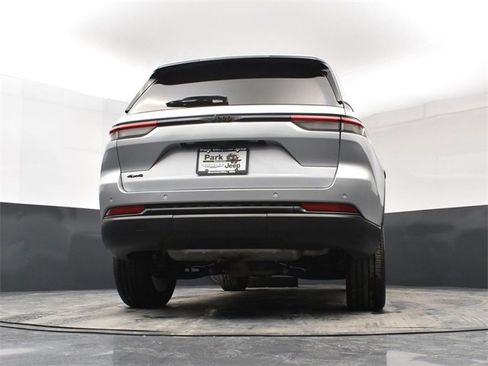 Used 2023 Jeep Grand Cherokee Altitude image 23