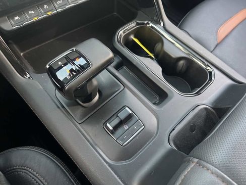 Used 2024 GMC Sierra 1500 AT4 w/ Technology Package image 10