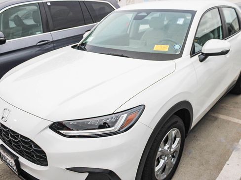 Used 2025 Honda HR-V LX image 2