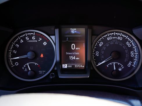 Used 2022 Toyota Tacoma TRD Off-Road w/ Technology Package AWD/4WD image 39