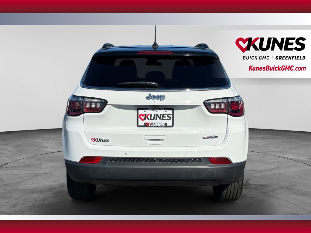 Used 2025 Jeep Compass Limited AWD/4WD image 9