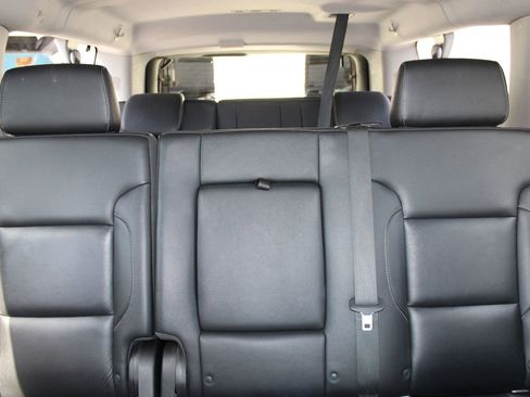 Used 2019 Chevrolet Suburban LT image 16