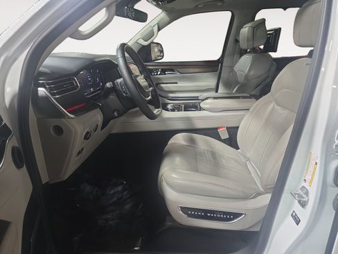 Used 2023 Jeep Grand Wagoneer 4WD w/ Flexible Seating Group image 23