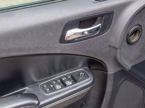 Used 2013 Dodge Charger SE w/ Sport Appearance Group image 30