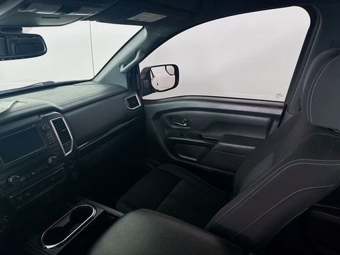 Used 2018 Nissan Titan SV w/ SV Convenience Package image 26