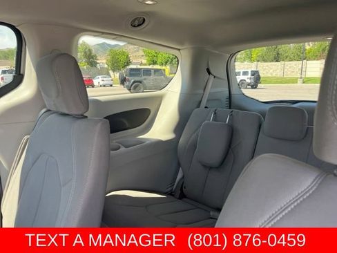 Used 2017 Chrysler Pacifica Touring FWD image 15