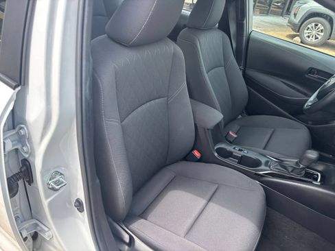 Used 2025 Toyota Corolla LE FWD image 34
