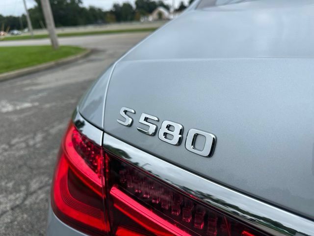 Certified 2022 Mercedes-Benz S 580 4MATIC Sedan image 11