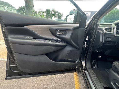 Used 2018 Nissan Murano SV AWD/4WD image 12