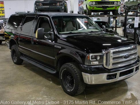 Used 2005 Ford Excursion XLT AWD/4WD image 9
