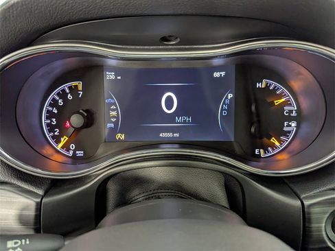 Used 2021 Jeep Grand Cherokee Laredo X image 37