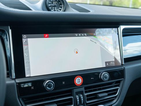 Certified 2026 Porsche Macan image 29