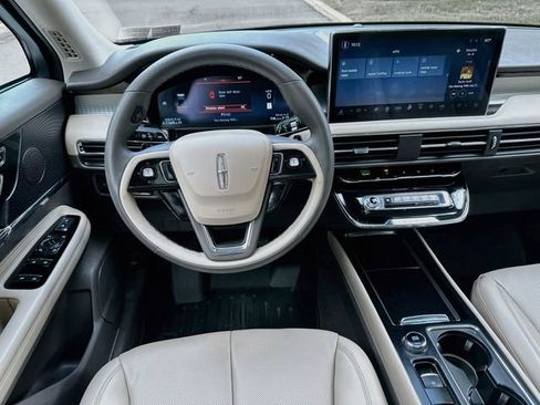 Used 2023 Lincoln Corsair AWD w/ Equipment Group 101A image 28
