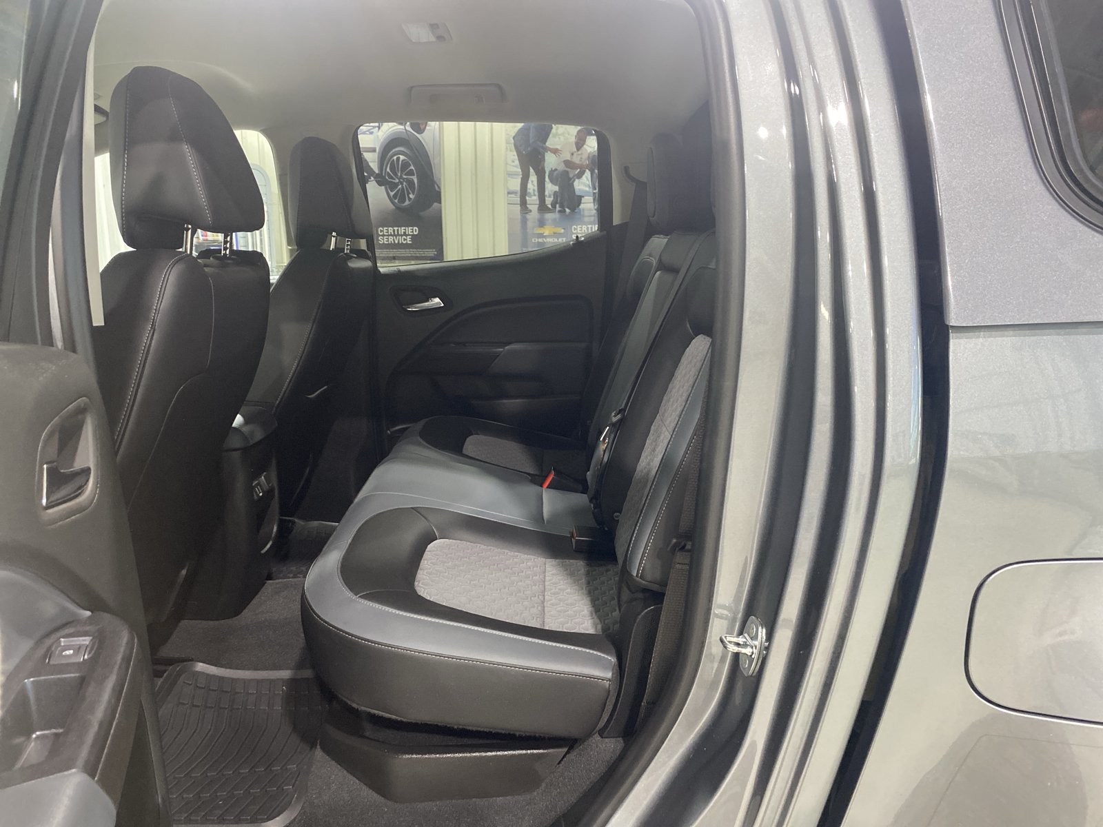 Used 2022 Chevrolet Colorado Z71 AWD/4WD image 12