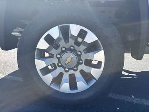 Used 2025 Chevrolet Silverado 2500 Custom w/ Custom Value Package AWD/4WD image 9