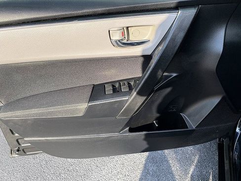Certified 2018 Toyota Corolla LE FWD image 10