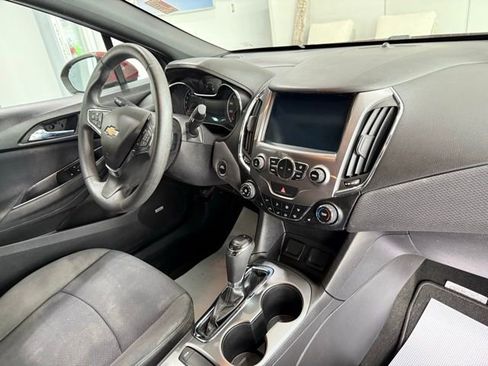 Used 2017 Chevrolet Cruze LT image 24