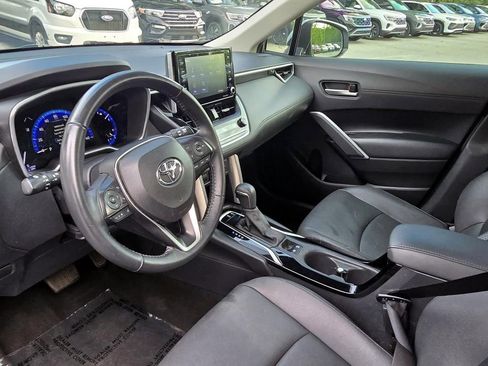 Used 2022 Toyota Corolla Cross XLE FWD image 25