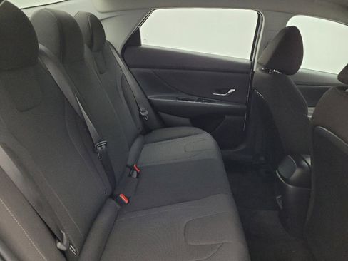 Used 2025 Hyundai Elantra SE FWD image 19