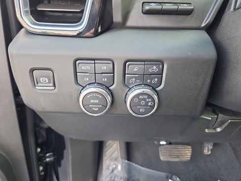 Used 2025 GMC Sierra 3500 Denali w/ Denali Reserve Package AWD/4WD image 30
