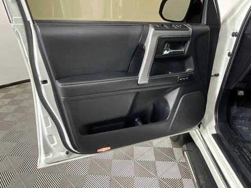 Used 2014 Toyota 4Runner Limited image 18