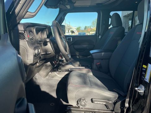 Used 2025 Jeep Wrangler Rubicon image 25