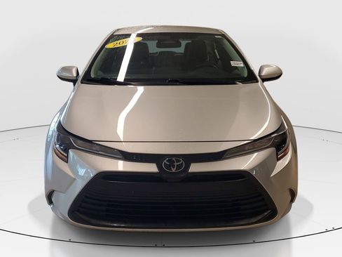 Used 2024 Toyota Corolla LE image 2