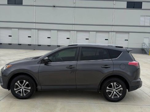 Used 2018 Toyota RAV4 LE image 7