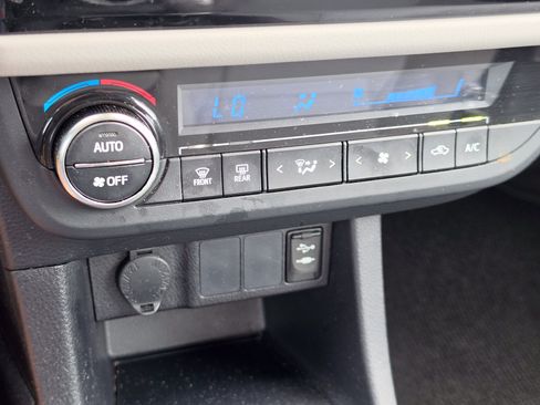 Certified 2016 Toyota Corolla LE FWD image 21