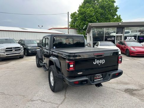 Used 2020 Jeep Gladiator Overland AWD/4WD image 3