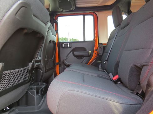 New 2025 Jeep Wrangler Unlimited Rubicon w/ XTREMEE 35" Tire Package image 16