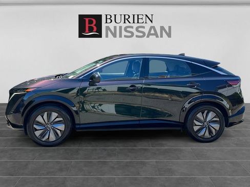 Used 2023 Nissan Ariya FWD image 2