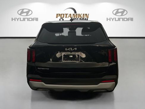 Used 2024 Kia Sorento LX FWD image 6