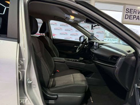 Used 2025 Nissan Rogue SV image 43