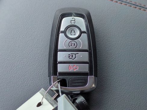 Used 2025 Ford Explorer Active w/ Active Comfort Package RWD image 28