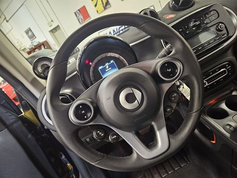 Used 2017 smart fortwo Prime RWD image 24