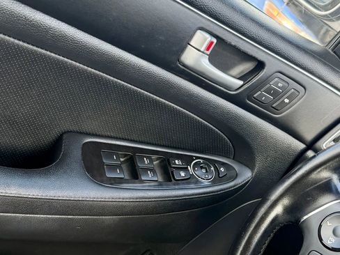 Used 2012 Hyundai Genesis 3.8 w/ Premium Pkg image 20