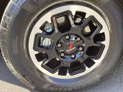Certified 2025 Toyota 4Runner TRD Off-Road AWD/4WD image 5