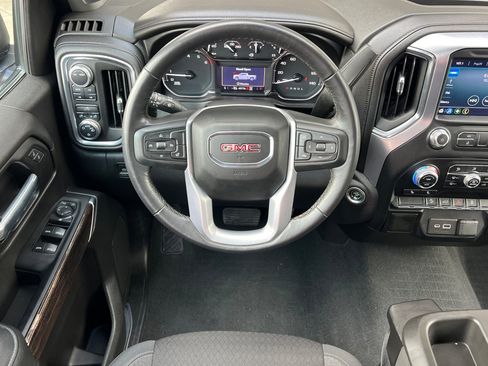 Used 2022 GMC Sierra 1500 SLE image 18