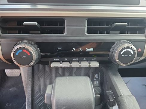 Used 2025 Toyota Tacoma SR5 AWD/4WD image 20