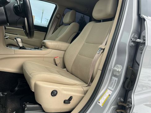 Used 2017 Jeep Grand Cherokee Laredo w/ Quick Order Package 23E image 14