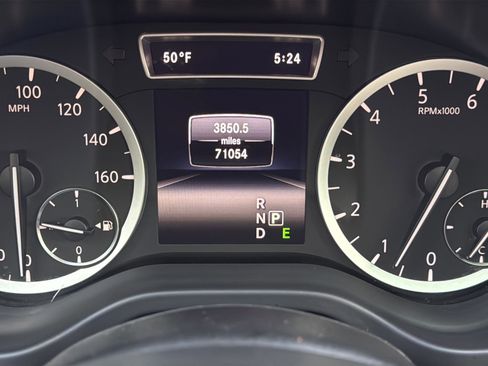 Used 2018 INFINITI QX30 Premium w/ Navigation Package image 18