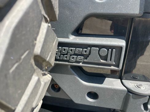 Used 2012 Jeep Wrangler Unlimited Sahara image 3