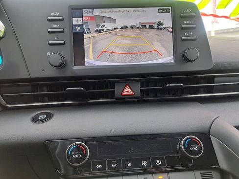 Used 2025 Hyundai Elantra Sport image 11