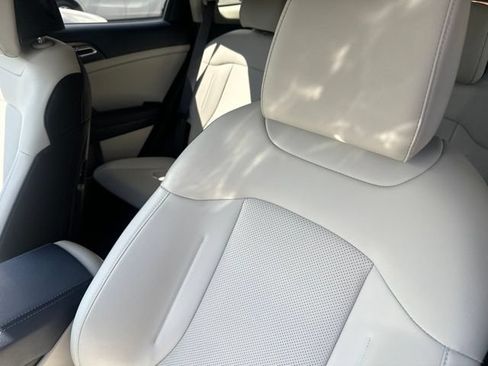 Used 2025 Kia Sportage EX AWD/4WD image 4
