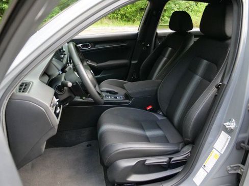 Used 2025 Honda Civic Sport image 3