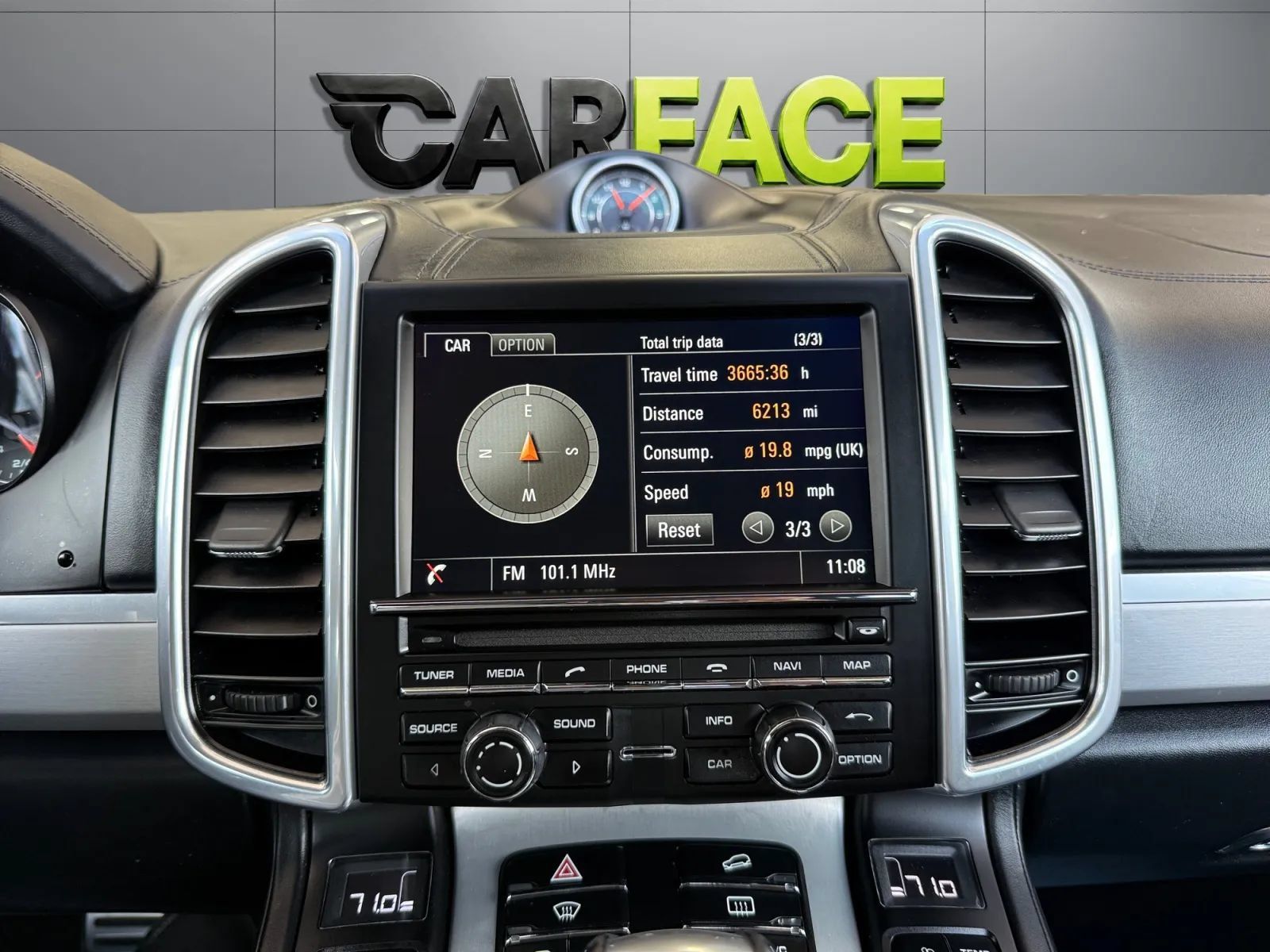Used 2016 Porsche Cayenne GTS AWD/4WD image 35