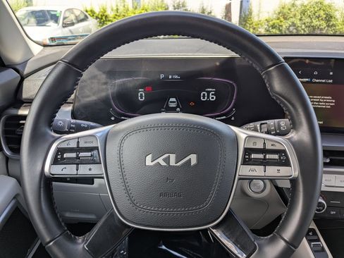 Used 2023 Kia Telluride S AWD/4WD image 16
